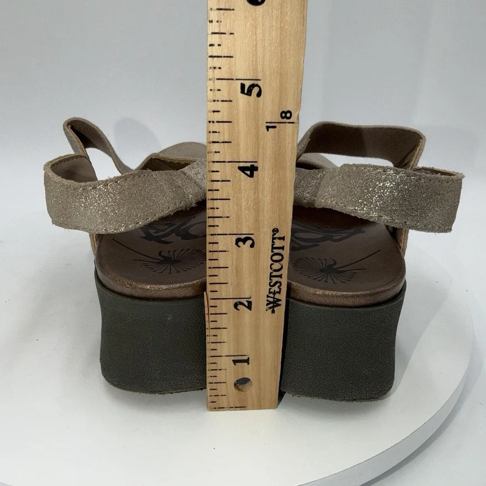 OTBT Roadie Pewter Leather Wedge Closed‎ Toe Mary Jane Women's Size 8.5
